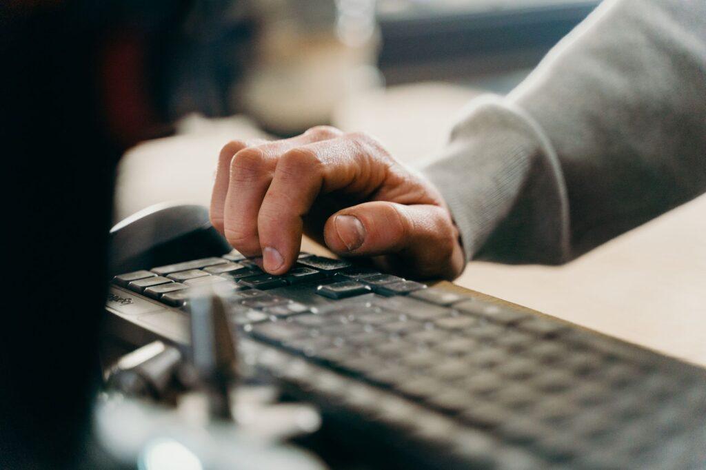 Illustration of How Automation Tools Quietly Handle Repetitive Computer Tasks