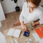 Illustration of How Budgeting Software Simplifies Tracking Everyday Expenses
