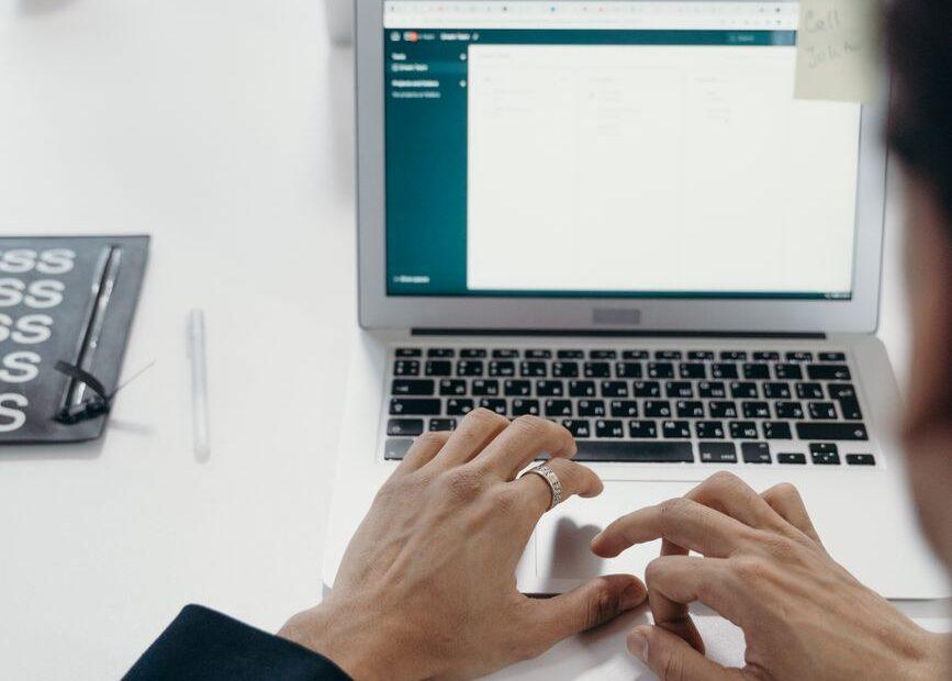 Illustration of How Project Management Software Keeps Remote Teams Aligned