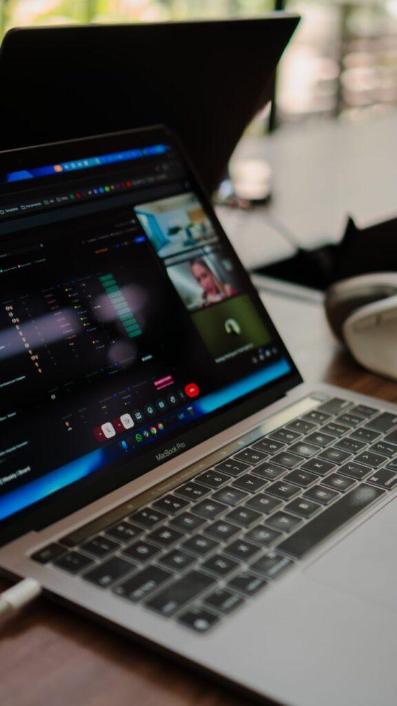 Illustration of How Screen Capture Tools Became Essential for Remote Collaboration