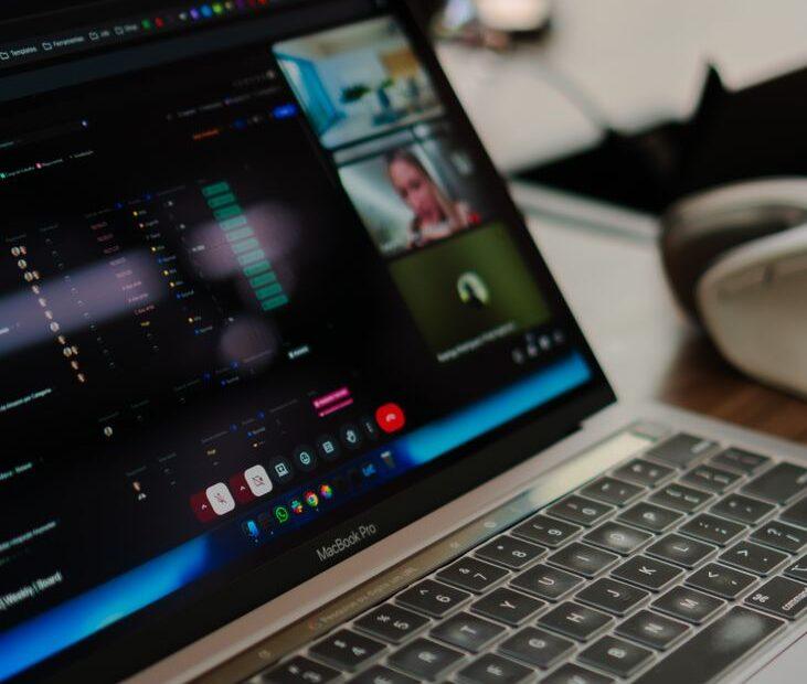Illustration of How Screen Capture Tools Became Essential for Remote Collaboration