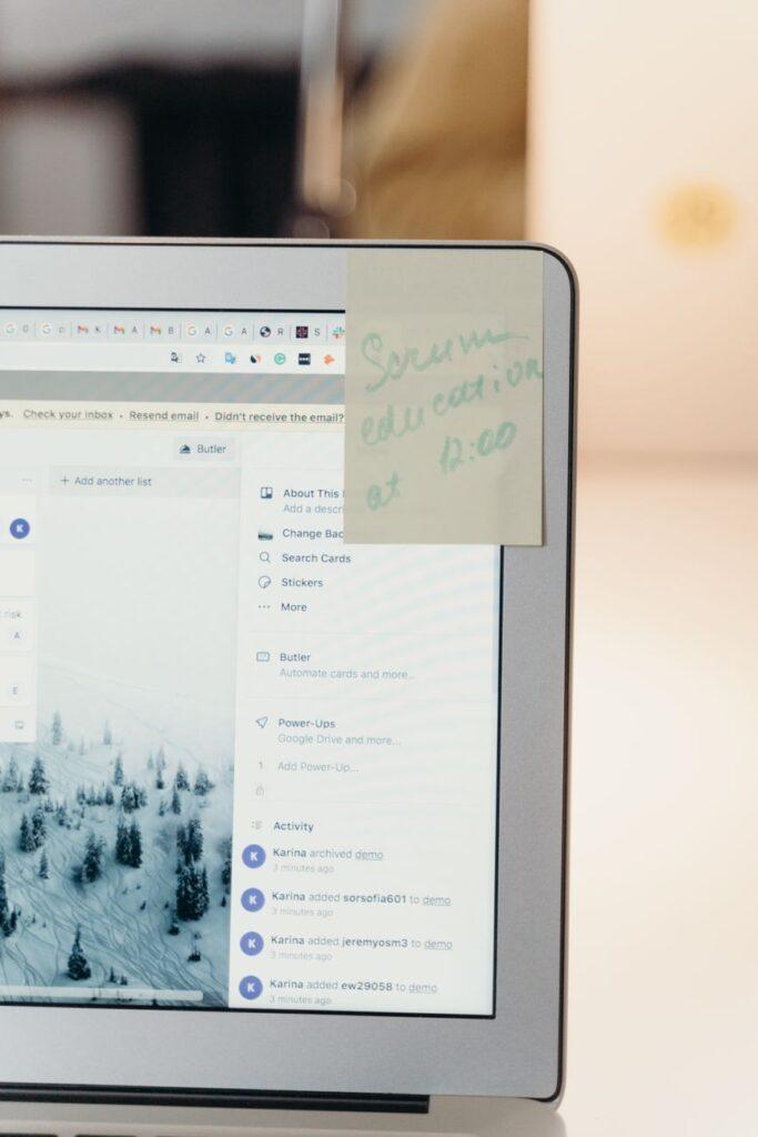 Illustration of How Software Notifications Quietly Affect Daily Focus and Productivity
