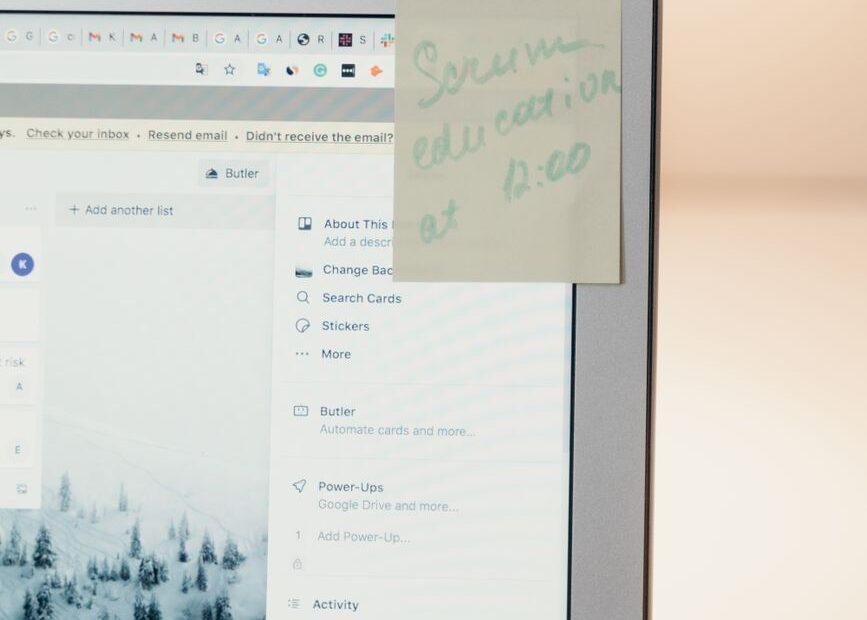 Illustration of How Software Notifications Quietly Affect Daily Focus and Productivity