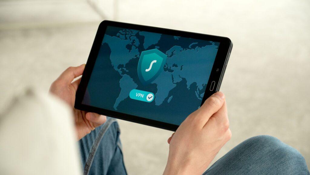Illustration of The Difference Between a VPN and Standard Browser Privacy Settings