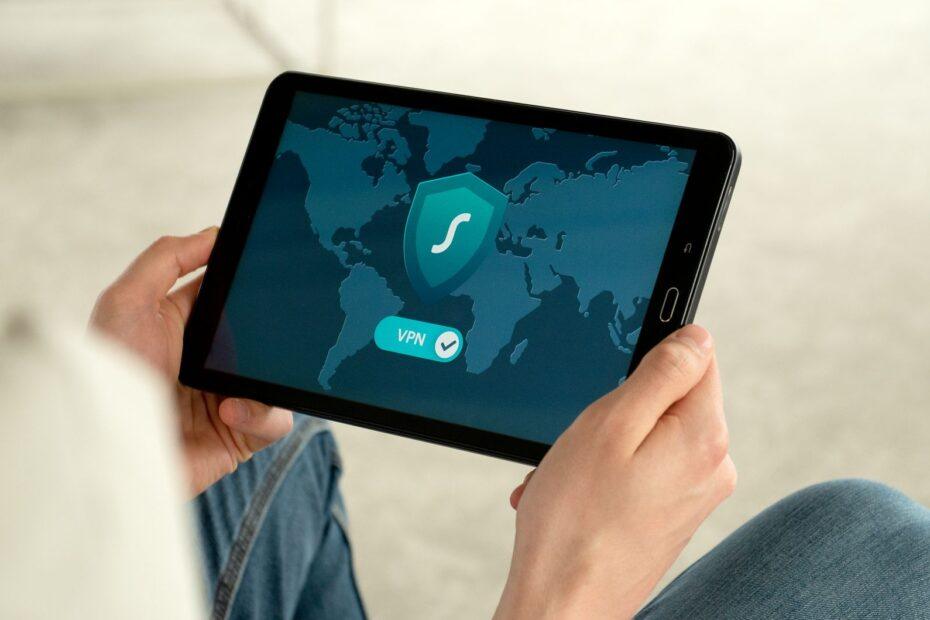 Illustration of The Difference Between a VPN and Standard Browser Privacy Settings