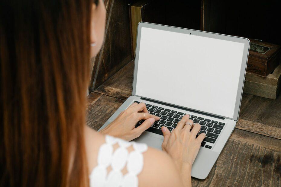 Illustration of The Everyday Habits Behind Keeping a Computer Running Smoothly