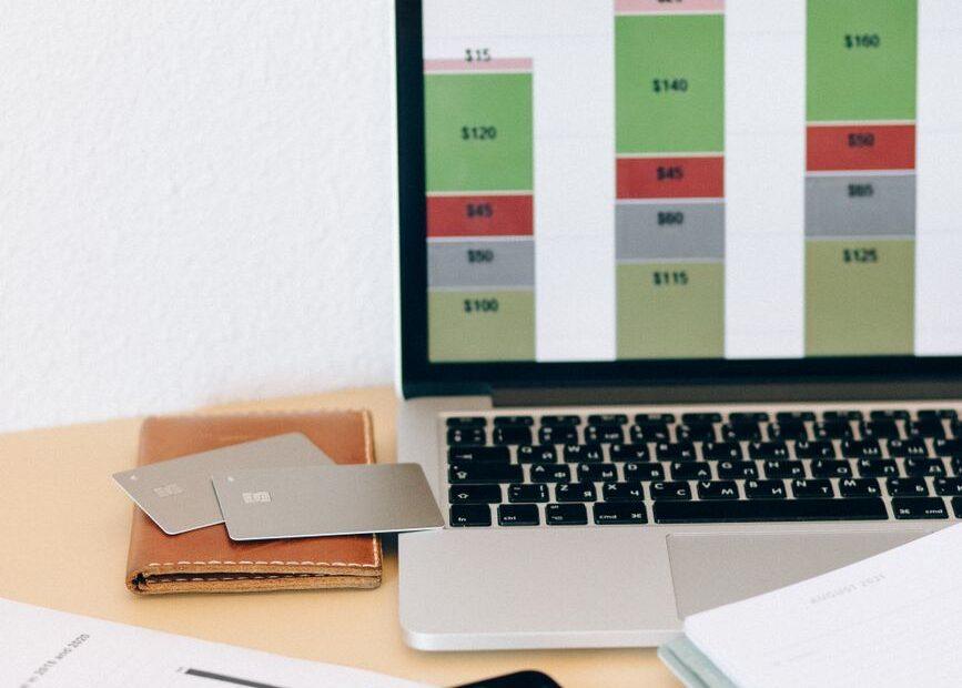 Illustration of The Everyday Habits Behind Managing Multiple Online Accounts Safely