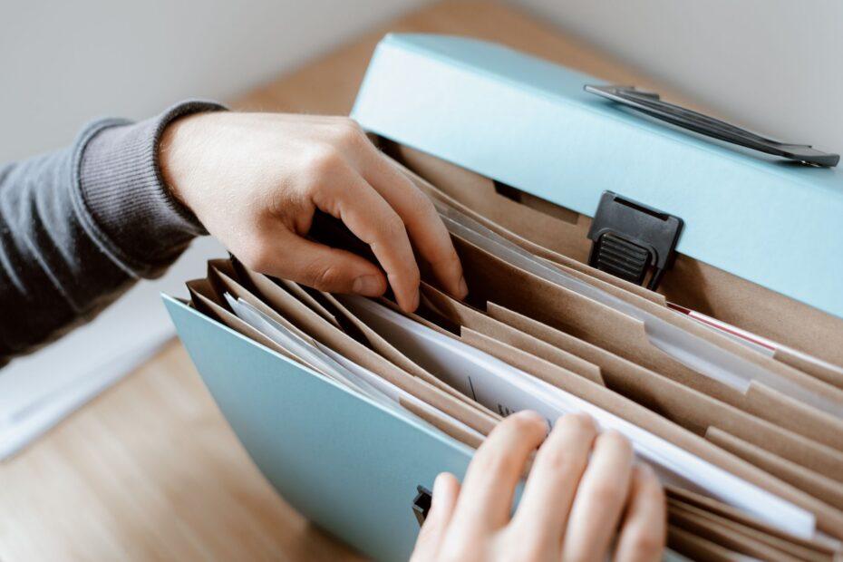 Illustration of Why Choosing the Right File Format Avoids Common Compatibility Issues